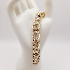 Vintage 1960s Gold Tone Looped Link 7 Inch Bracelet